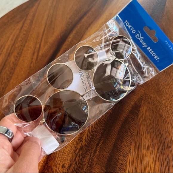 Japan Tokyo Disney Resort Disneyland Park Sunglasses Mickey Mouse Brown/Gold NWT - Picture 5 of 6
